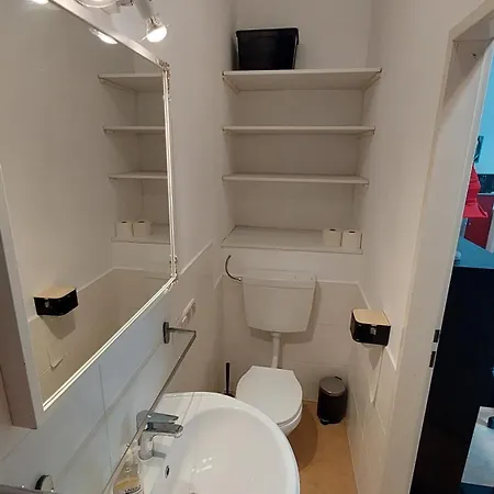 Apartment 1 Zimmer Wohnung Mit Balkon *