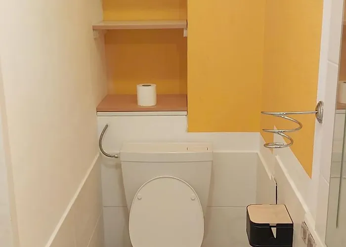 1 Mit Balkon Lägenhet *